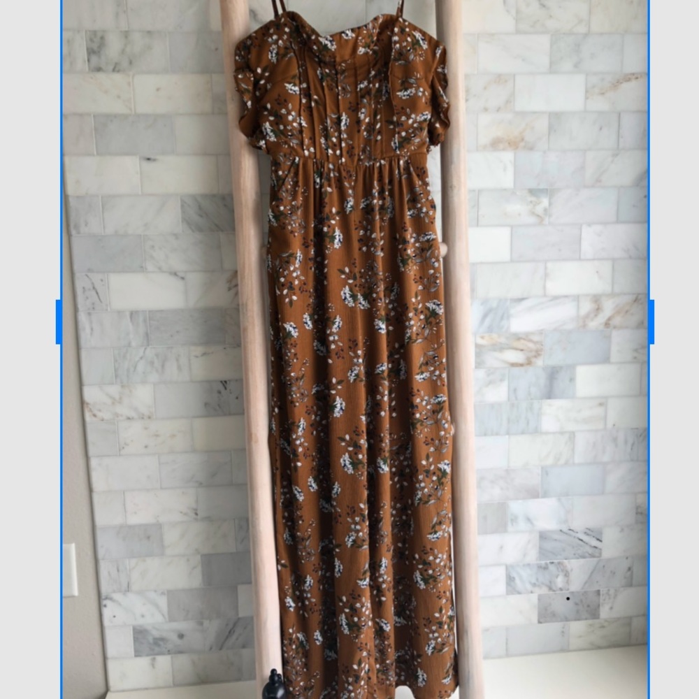 Elliatt: Floral jumpsuit